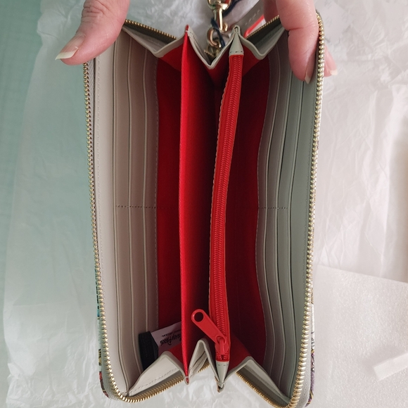 Limited Edition Dumbo Dooney & Bourke Wristlet NWT - Picture 9 of 13